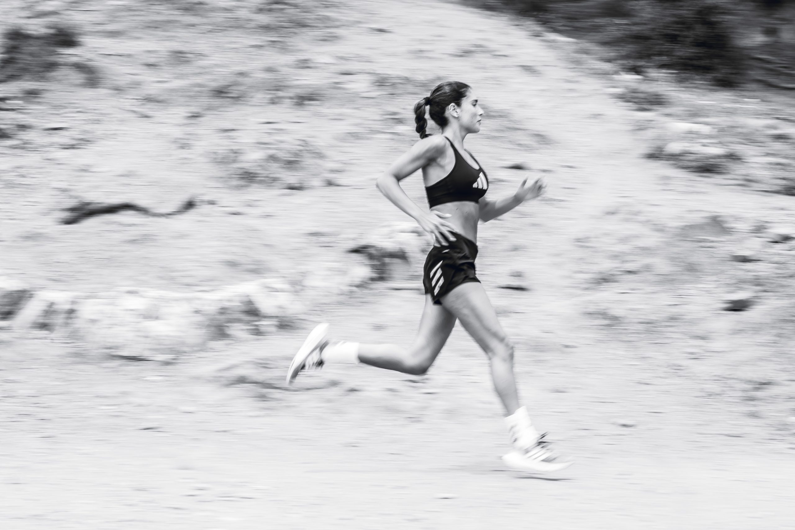 Belén Hostalet corriendo durante Run for the Oceans de Adidas en Barcelona, fotografiada por Aitor Lamadrid
