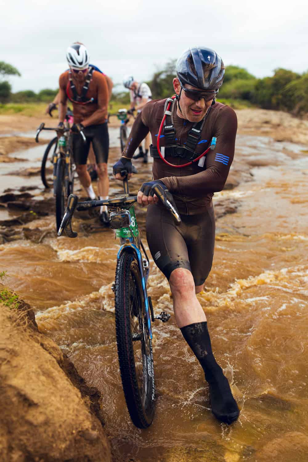 Cobertura fotográfica profesional durante el evento Gravel Earth Series de Migration Gravel Race en Masái Mara, Kenia.