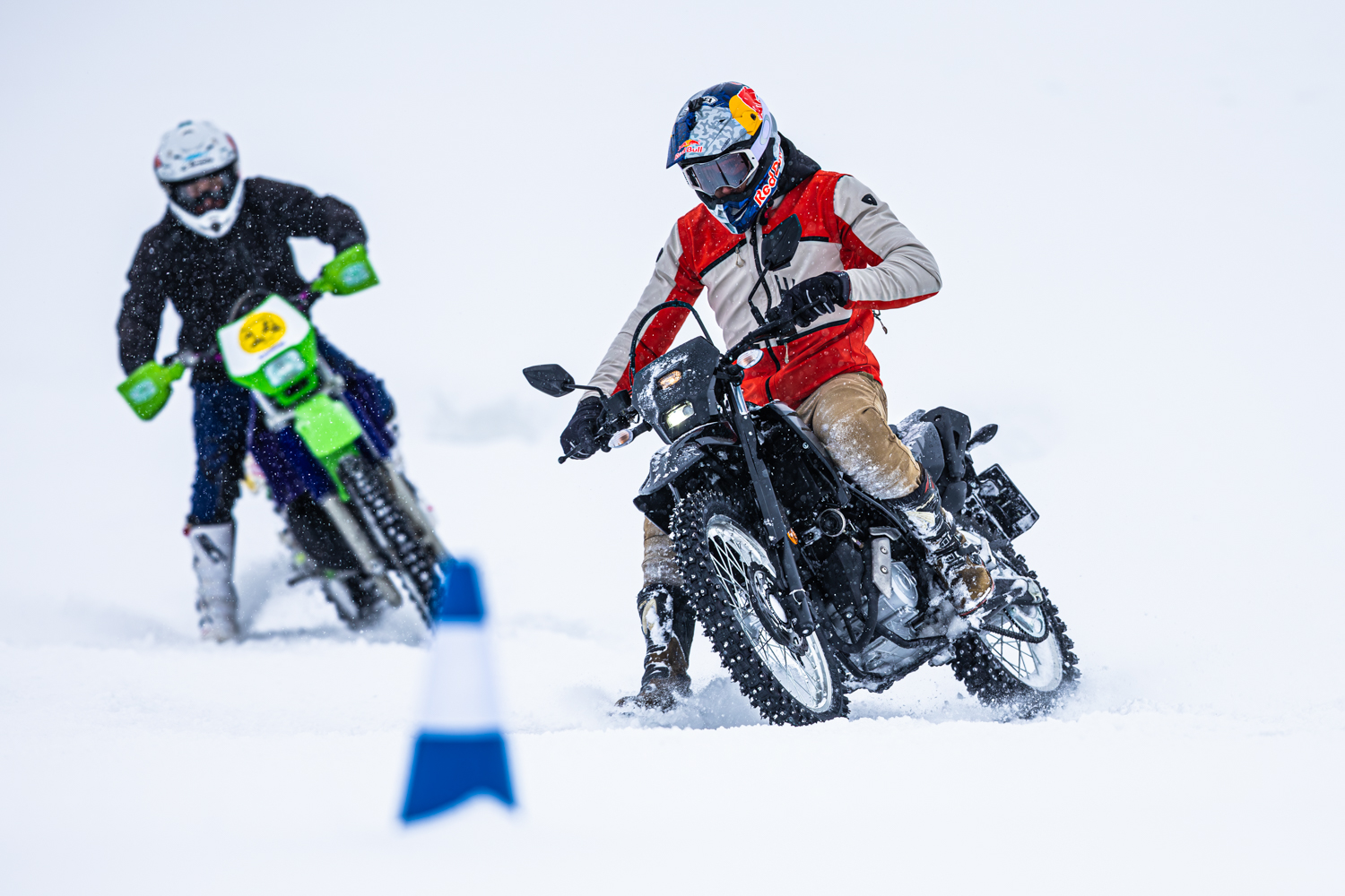 Fotógrafo deportivo para eventos de motor en Barcelona documentando evento de Yamaha Motorcycles con Pol Tarrés en PAS de la casa, Andorra