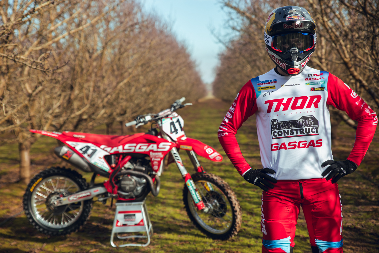 Fotógrafo deportivo de motos en Barcelona durante el shooting de presentación de Pauls Jonass para Red Bull España y GasGas.